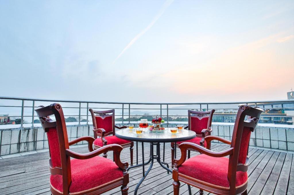 Haihua Hotel Hangzhou Exterior photo